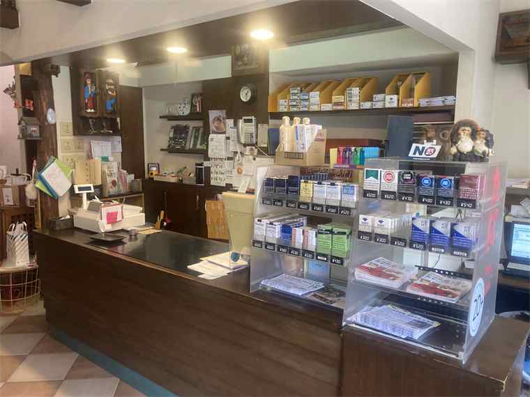 廣岡商店の店内カウンター