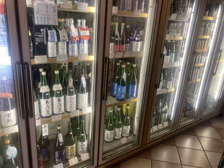 日本酒の冷蔵棚